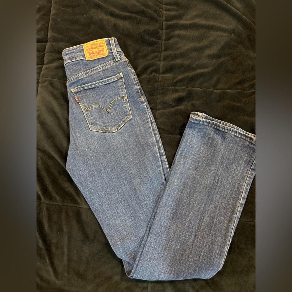 Levi’s 725 High Rise Bootcut Jeans